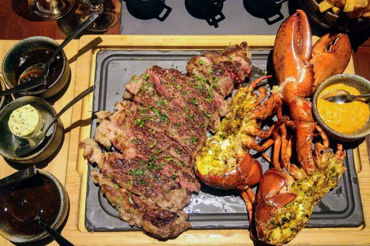 How a Bar & Grill Steak Restaurant Offers the Perfect Dining Experience