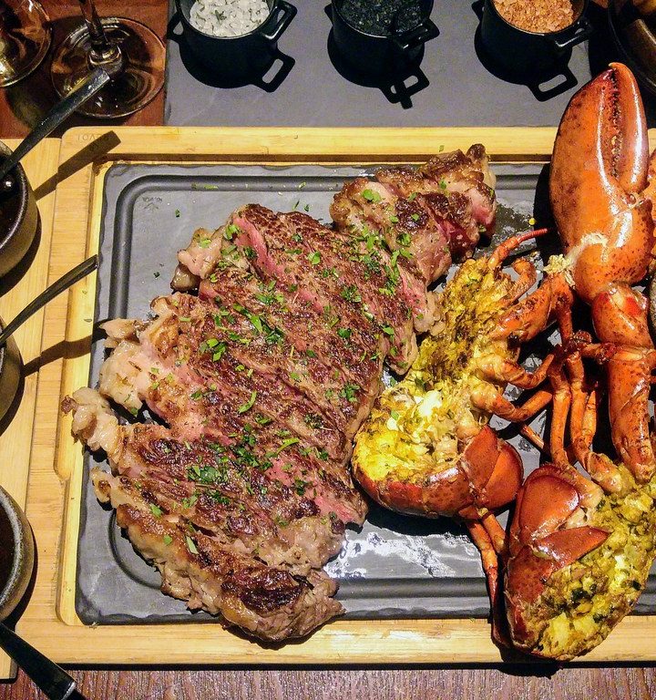 How a Bar & Grill Steak Restaurant Offers the Perfect Dining Experience