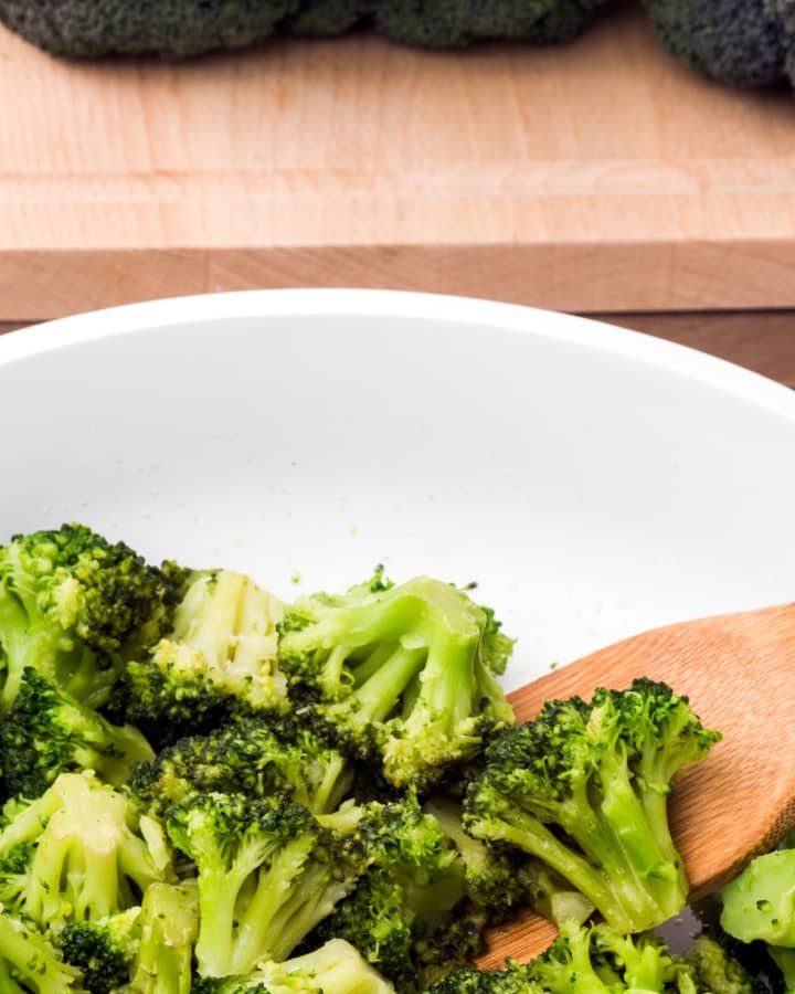 How Long Is Steamed Broccoli Good For In The Fridge: Tips